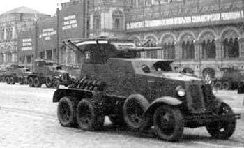 БА-6 с радиостацией на параде в Москве. 7 ноября 1937 год